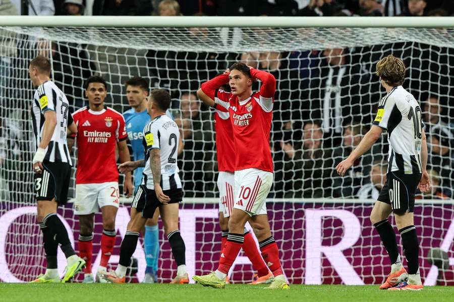 Benfica perdeu por 3-0 diante do Newcastle em St. James' Park