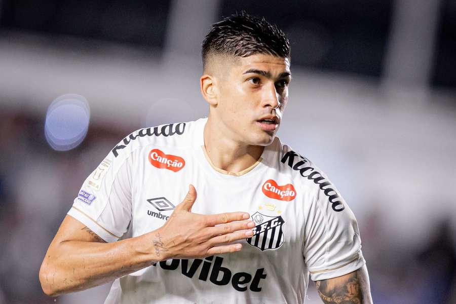 Adonis Frías está de saída do Santos Adonis Frías está de saída do Santos