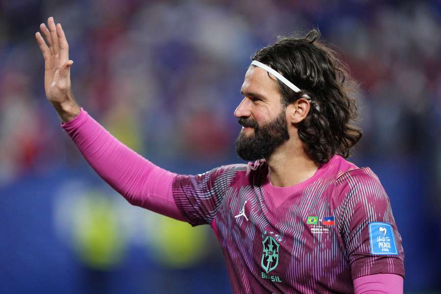 Alisson sonríe tras el partido de Brasil Alisson sonríe tras el partido de Brasil
