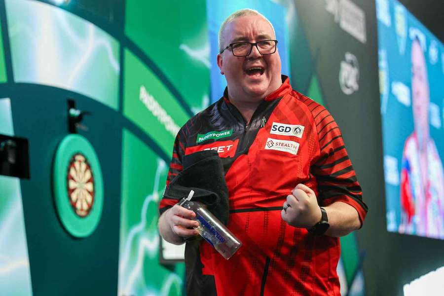 Stephen Bunting scraped through to round two Stephen Bunting scraped through to round two