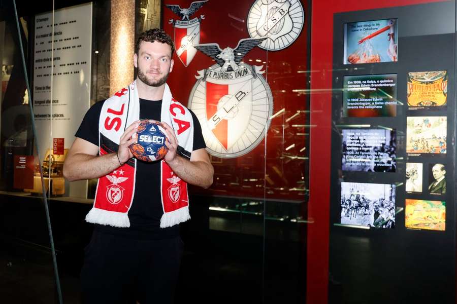 Kristóf Palasics devolvido ao Veszprém