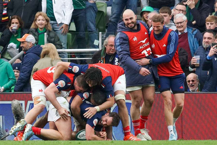 France celebrate against Ireland