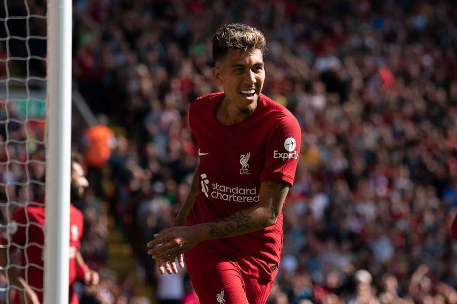 Firmino slaví jeden ze svých dvou gólů, k nim přidal tři asistence.