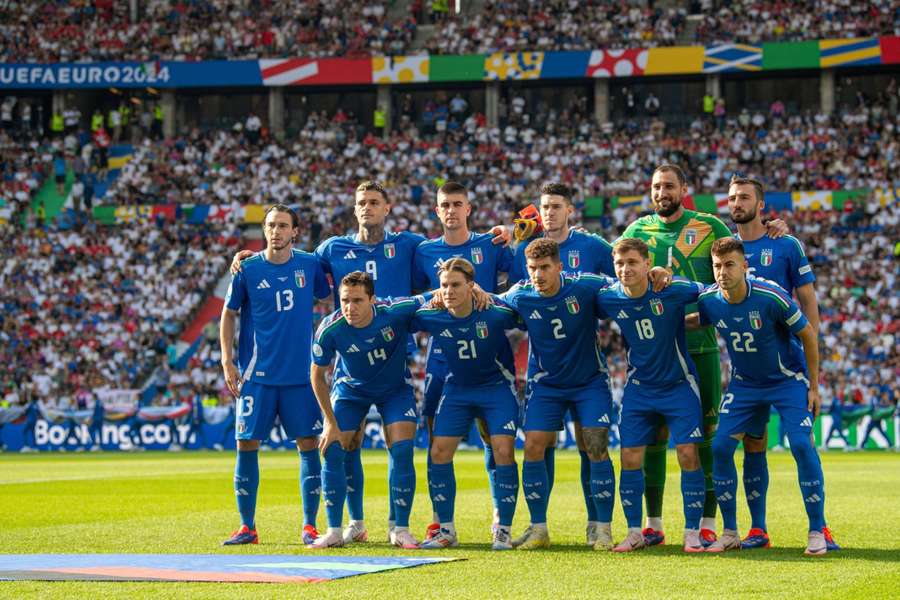 O 11 inicial da Itália contra a Suíça no Estádio Olímpico de Berlim