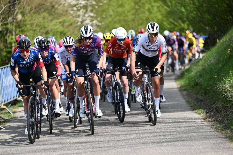 Mischa Bredewold, au centre, sur l'Amstel Gold Race.