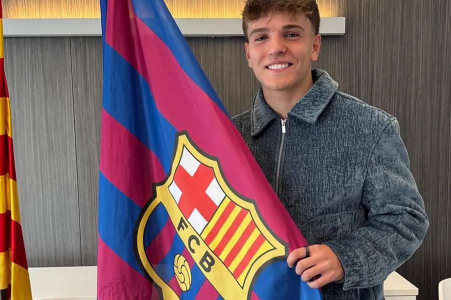 Barcelona secure Hernandez to new contract Barcelona secure Hernandez to new contract