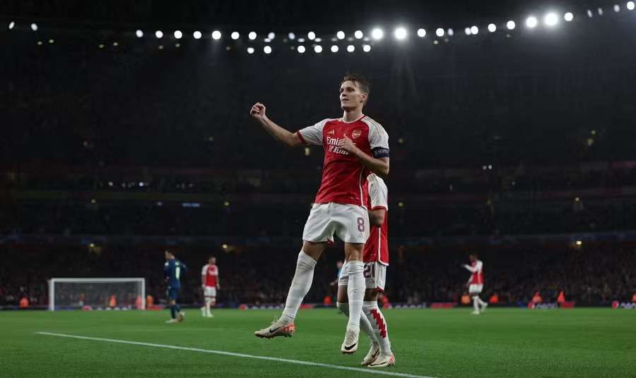 El Arsenal debutó con victoria en la Champions