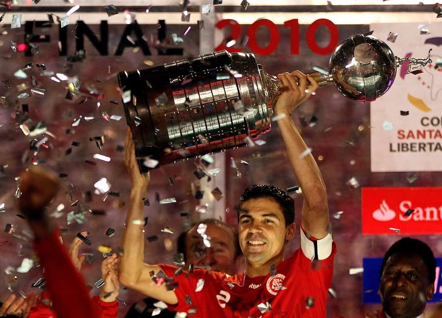 Bolívar foi o capitão do Inter na conquista da Libertadores em 2010