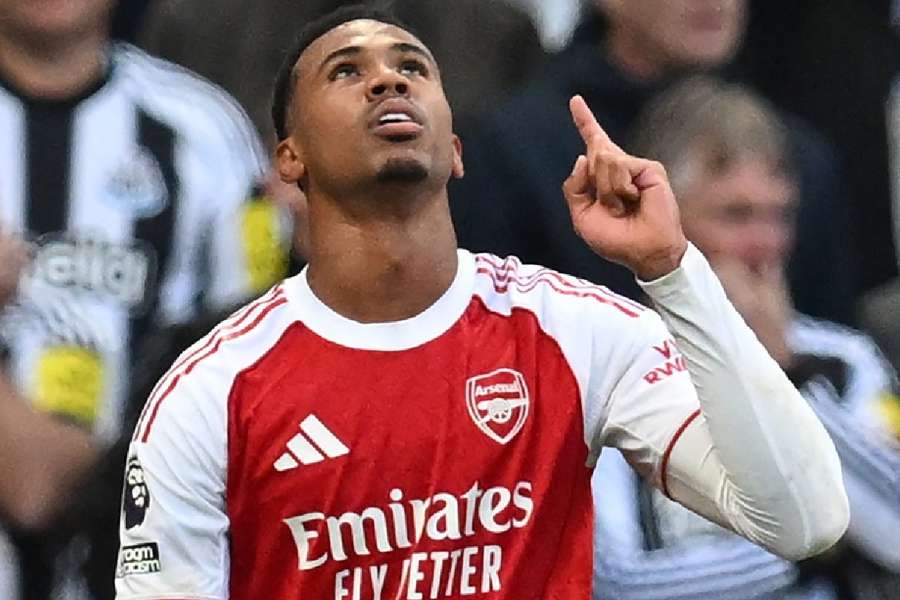 Gabriel Magalhães comemora gol que definiu vitória do Arsenal sobre o Newcastle