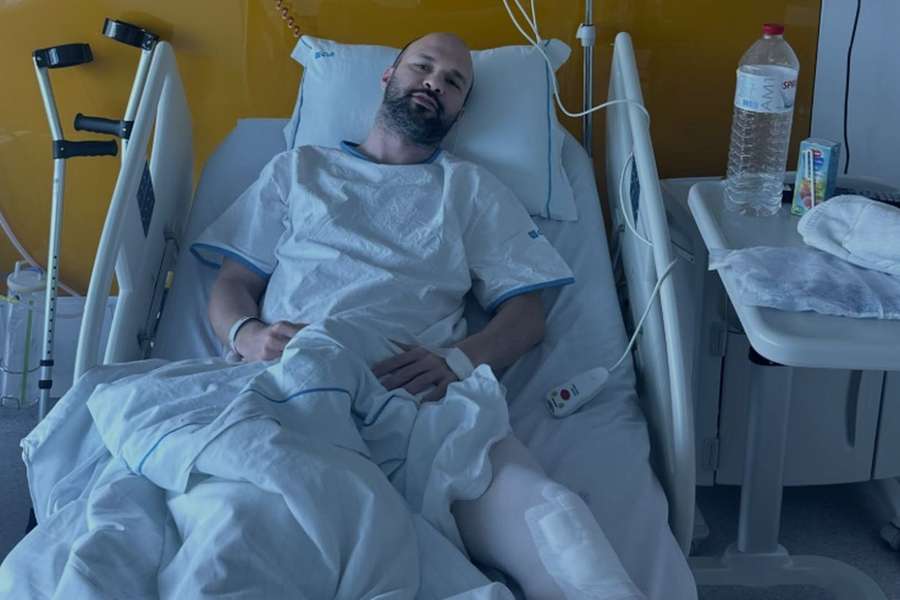 Taynan rompeu o ligamento cruzamento anterior e o menisco externo do joelho esquerdo