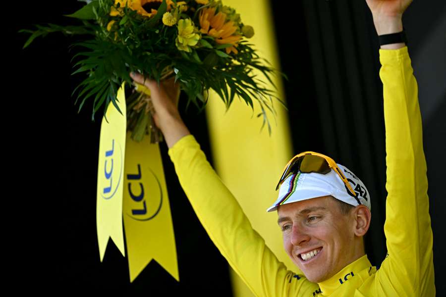 Tadej Pogacar wirkt bei der Tour de France unschlagbar, doch noch ging es nicht in die Berge. 