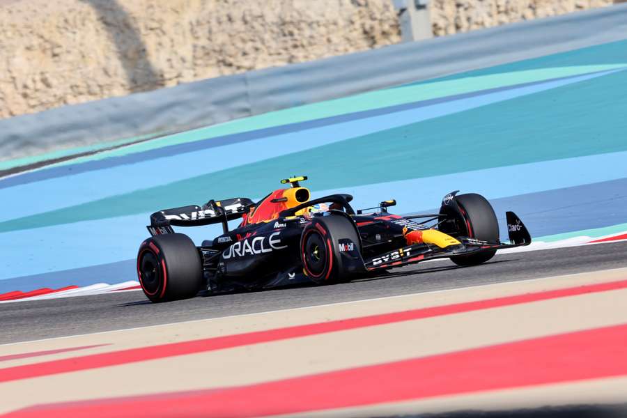 Sergio Pérez (Red Bull) fez uma volta no Bahrein em 1.32,758 minutos