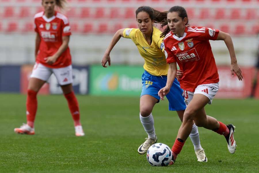 Benfica goleou Estoril no Seixal