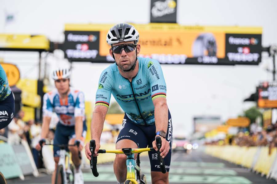 Mark Cavendish har, sammen med danske Michael Mørkøv, allerede sat over en time til på årets to første Tour de France-etaper.