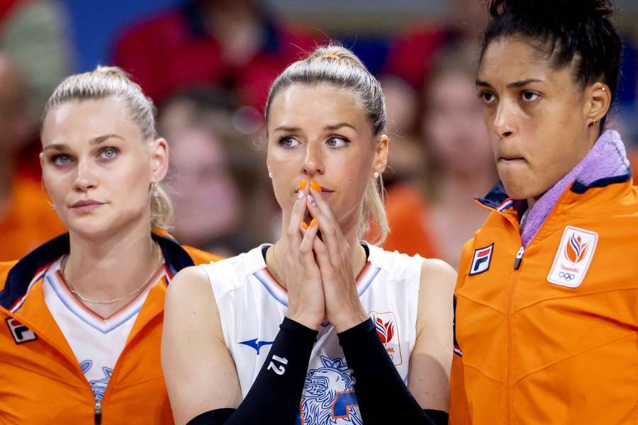 De Nederlandse volleybalvrouwen verloren met achtereenvolgens 3-2, 3-0 en 3-1