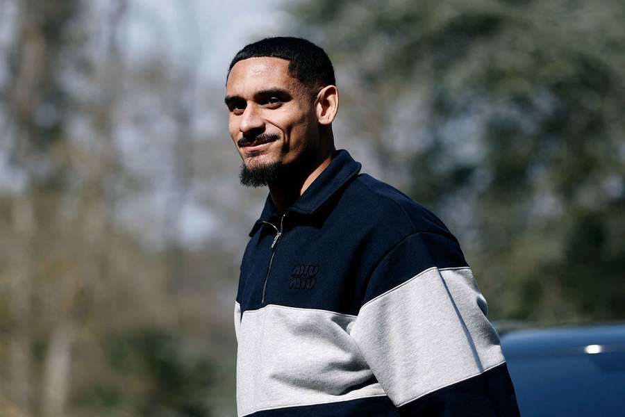 Maxence Lacroix, lors de son arrivée à Clairefontaine ce lundi. Maxence Lacroix, lors de son arrivée à Clairefontaine ce lundi.