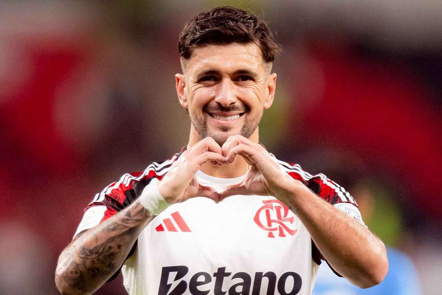 Arrascaeta fez os dois gols do Flamengo sobre o Cruz Azul Arrascaeta fez os dois gols do Flamengo sobre o Cruz Azul