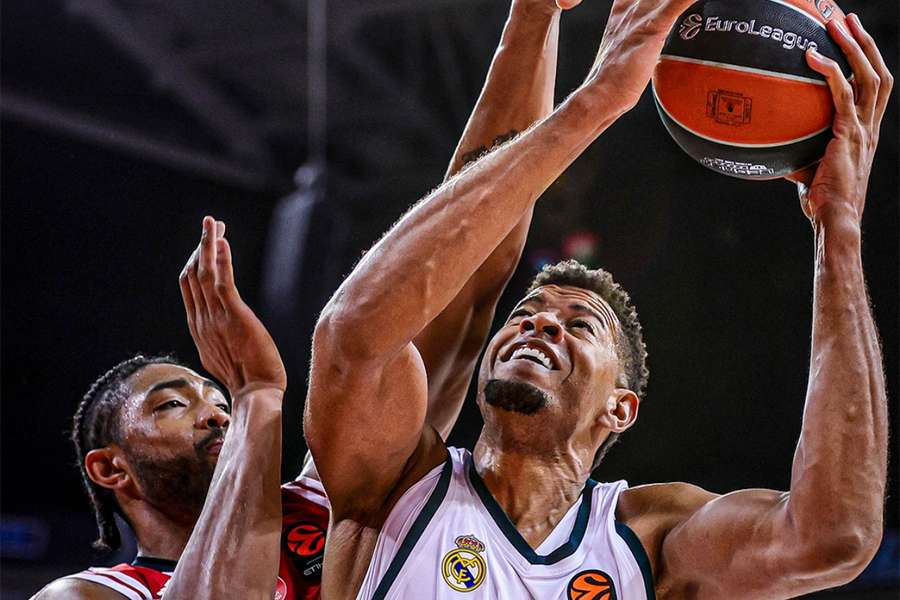 Edy Tavares ante Bruno Caboclo Edy Tavares ante Bruno Caboclo