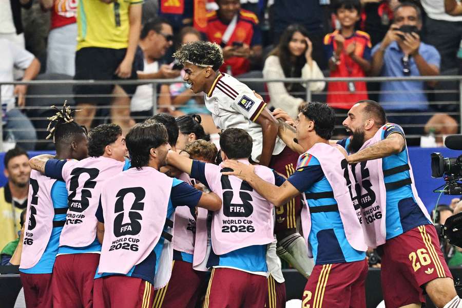 Spanien zieht ins WM-Finale ein. Spanien zieht ins WM-Finale ein.