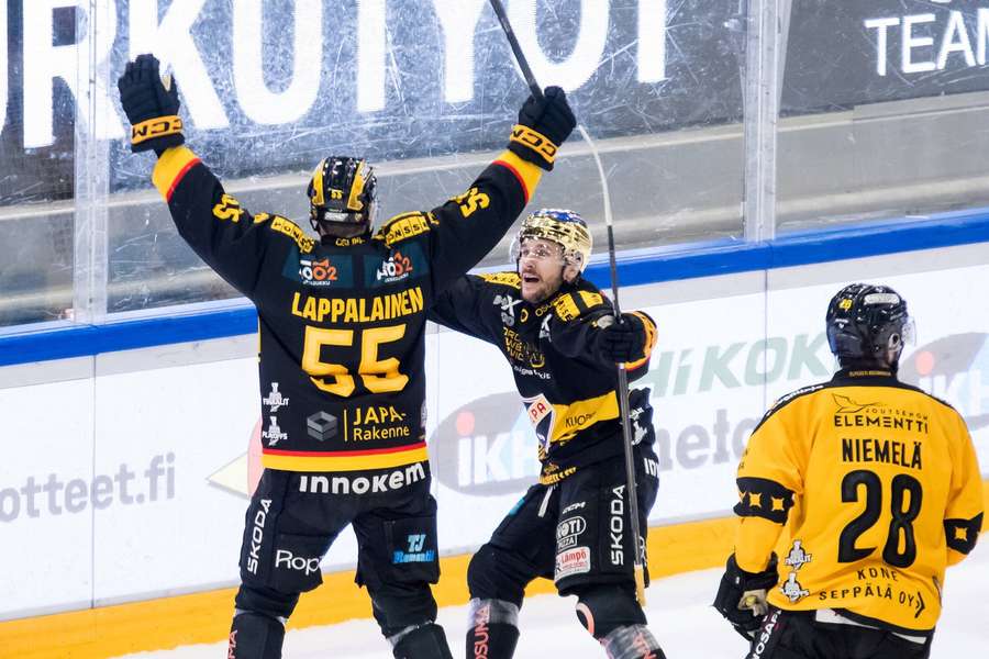 KalPa celebrate a first Finnish Liiga title