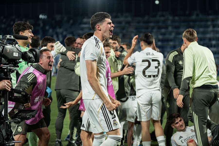 Jacobo Ortega celebra el título de la Youth League Jacobo Ortega celebra el título de la Youth League