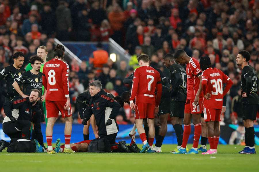 Hugo Ekitike, à terre, lors de Liverpool - PSG.
