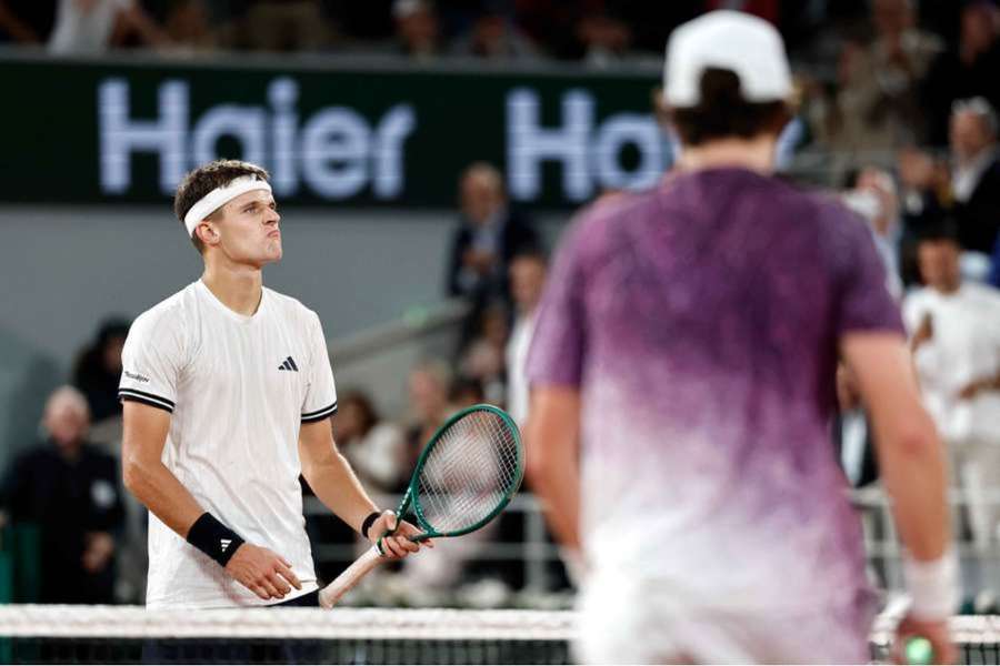 Jakub Mensik lepszy od Fonseki w trzech setach i będzie rywalem Zvereva w półfinale