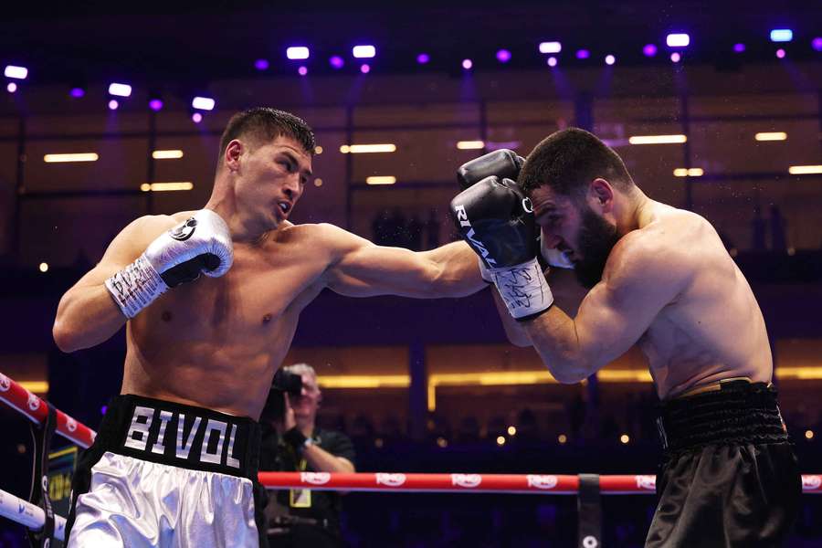 Dmitry Bivol a vaincu Artur Beterbiev