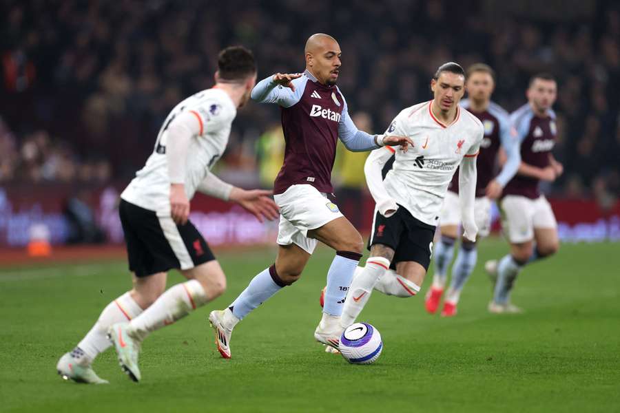Villa e Liverpool fizeram um jogo disputado Villa e Liverpool fizeram um jogo disputado