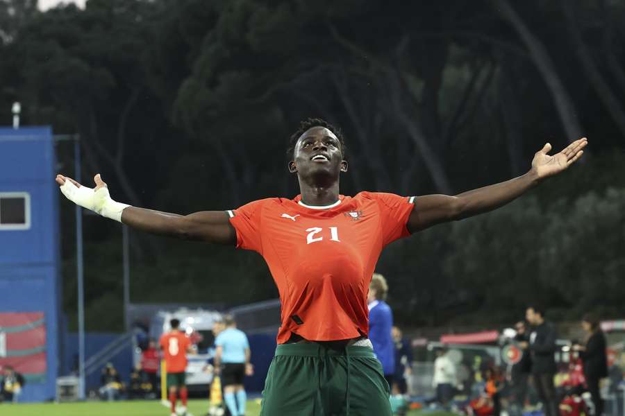 Roger Fernandes marcou um dos golos do triunfo luso