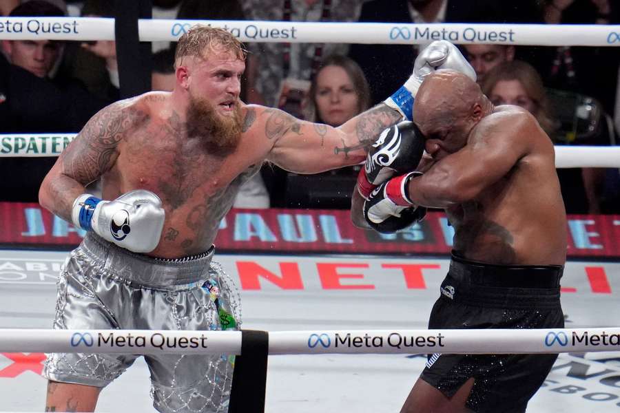 Jake Paul l-a învins pe Mike Tyson