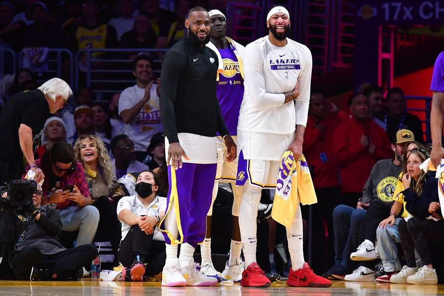 Lakers v play off táhne hvězdné duo LeBron James, Anthony Davis.
