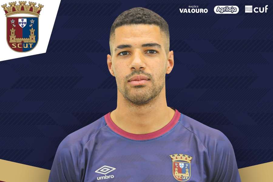 Alex Carbonell chega ao Torreense proveniente do Amorebieta