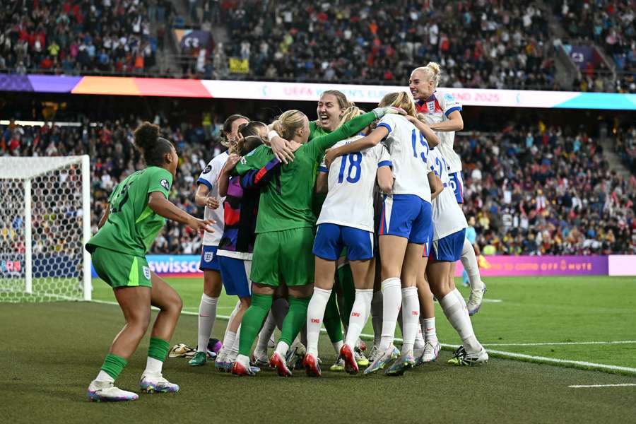 Seleção inglesa fez a festa com mais um título europeu Seleção inglesa fez a festa com mais um título europeu