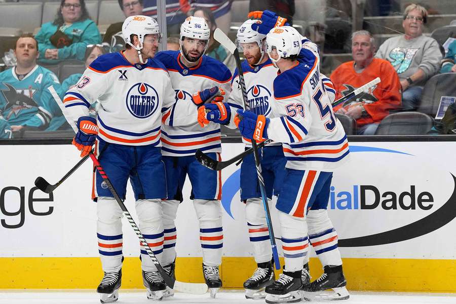 Oilers zapewnili sobie miejsce w play-offs. Łatwe zwycięstwo nad ostatnimi w lidze Sharks