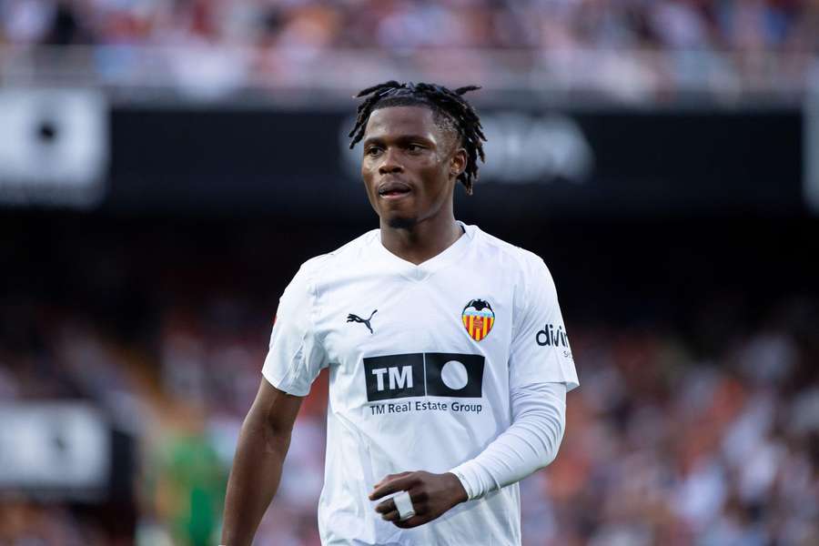 Burnley closing in on deal for Leeds United winger Largie Ramazani