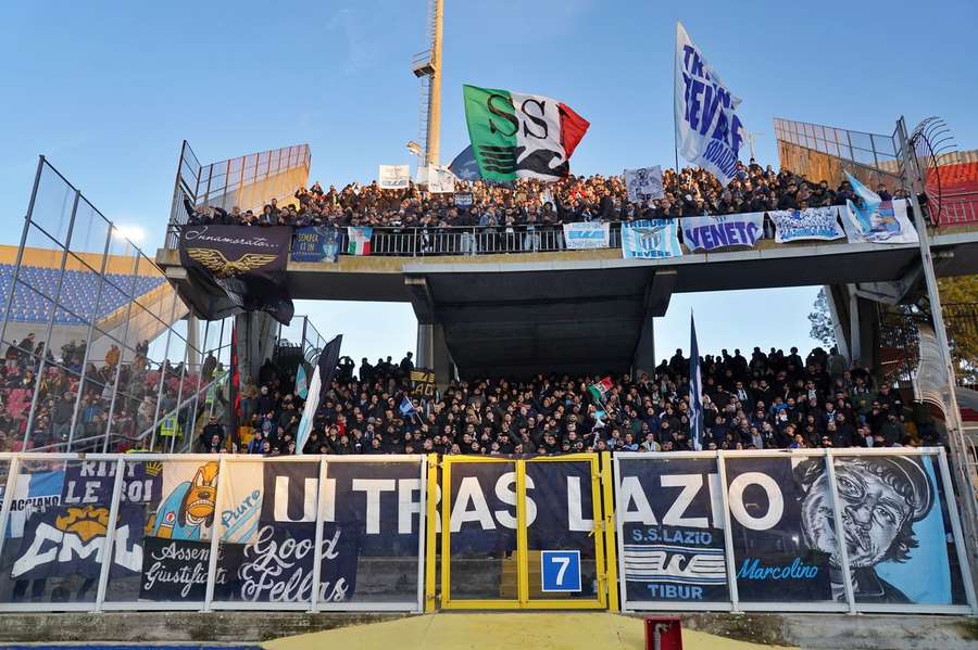 La Curva della Lazio allo stadio Via del Mare