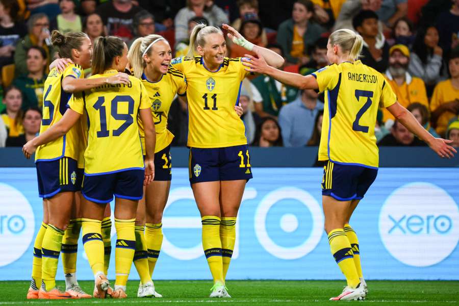 Plaster på såret efter semifinale-skuffelse: Sverige tager VM-bronze med sikker sejr over værtsnation