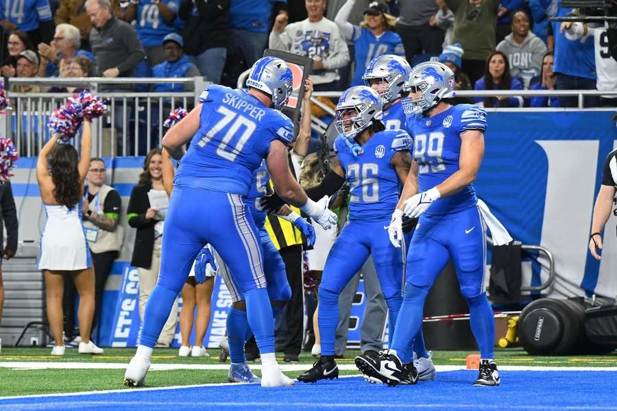 Detroit celebrate against Chicago