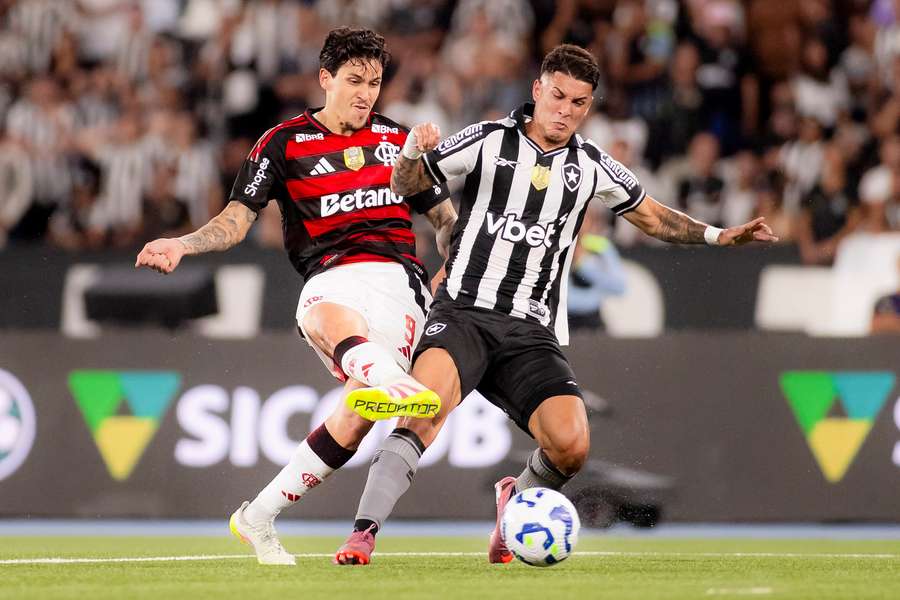 Pedro abriu o placar para o Flamengo contra o Botafogo Pedro abriu o placar para o Flamengo contra o Botafogo