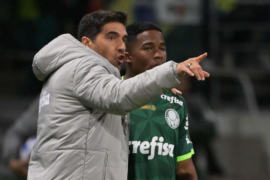 Foi a 3ª vez que Abel colocou Endrick em campo pela Libertadores