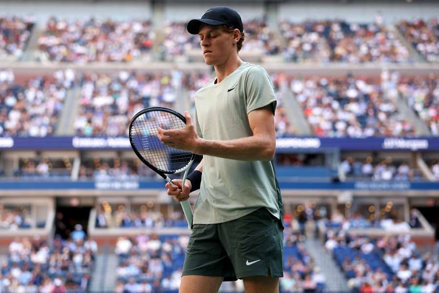 Jannik Sinner vence um indisposto Jack Draper e chega à final do US Open