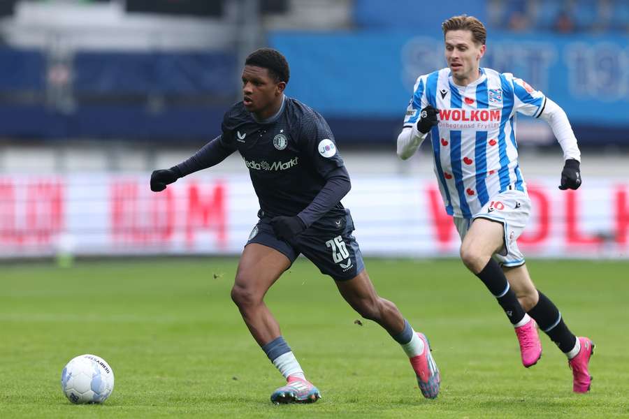 Man City ponder move for Feyenoord wing-back Read