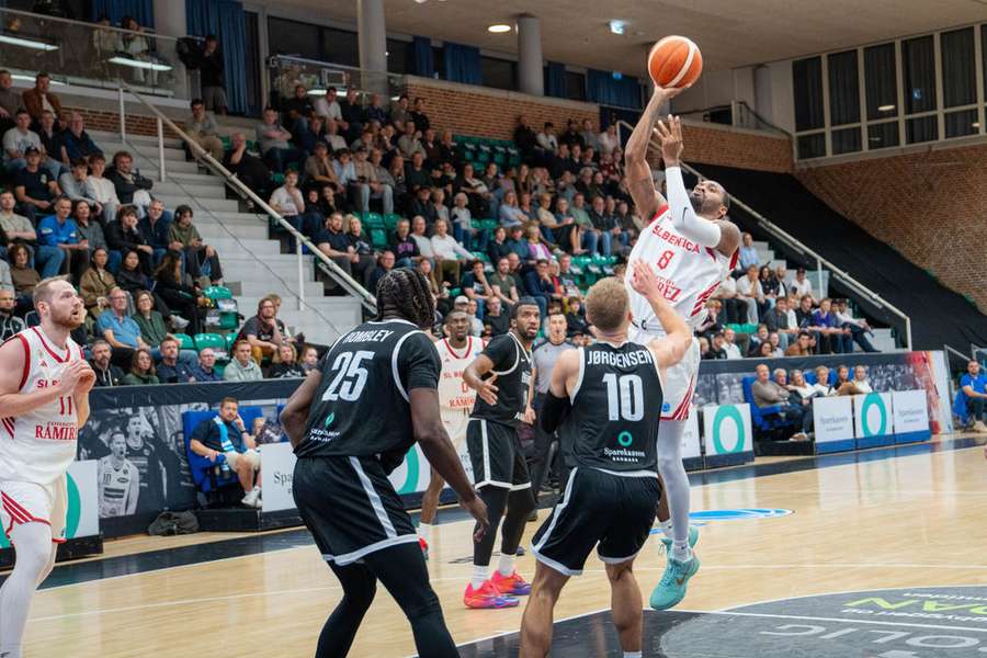 Benfica venceu o Bakken Bears por 81-91 