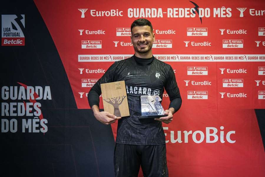 Ricardo Velho com a distinção da Liga Portugal