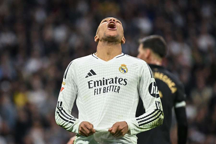A frustrated Kylian Mbappe reacts during the match between Real Madrid and Valencia