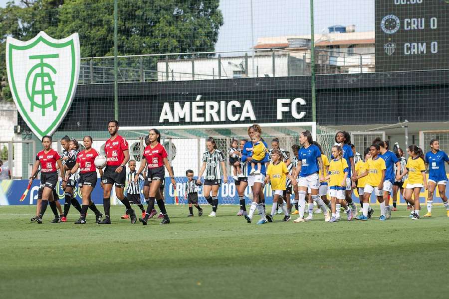 Arbitragem não teve um dia feliz no Independência, em Belo Horizonte