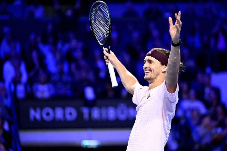 Alexander Zverev con le braccia al cielo