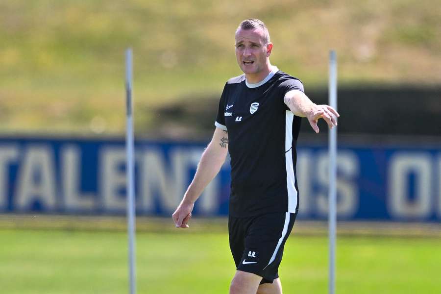 Burnley confirmă că Nicky Hayen îl înlocuiește pe Scott Parker Burnley confirmă că Nicky Hayen îl înlocuiește pe Scott Parker