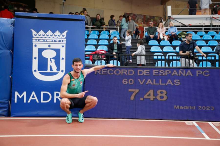 Llopis festeja su récord en Vallas